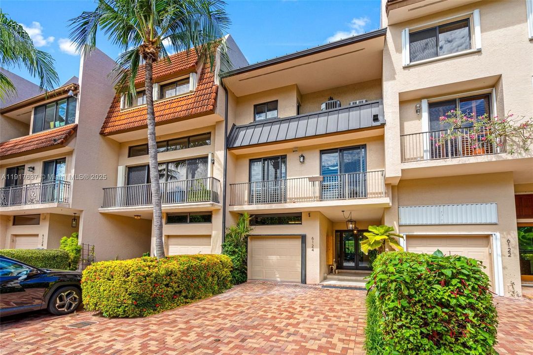 待售: $1,650,000 (2 贝兹, 2 浴室, 2651 平方英尺)