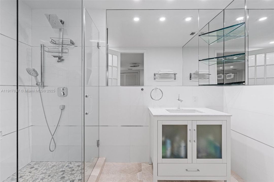 待售: $1,650,000 (2 贝兹, 2 浴室, 2651 平方英尺)