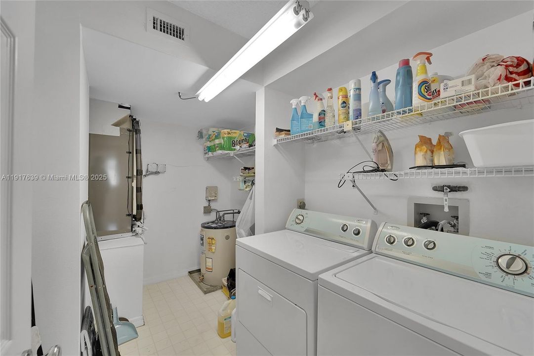 For Sale: $160,000 (2 beds, 2 baths, 1255 Square Feet)