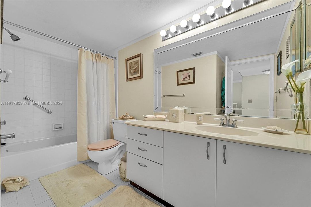 For Sale: $160,000 (2 beds, 2 baths, 1255 Square Feet)