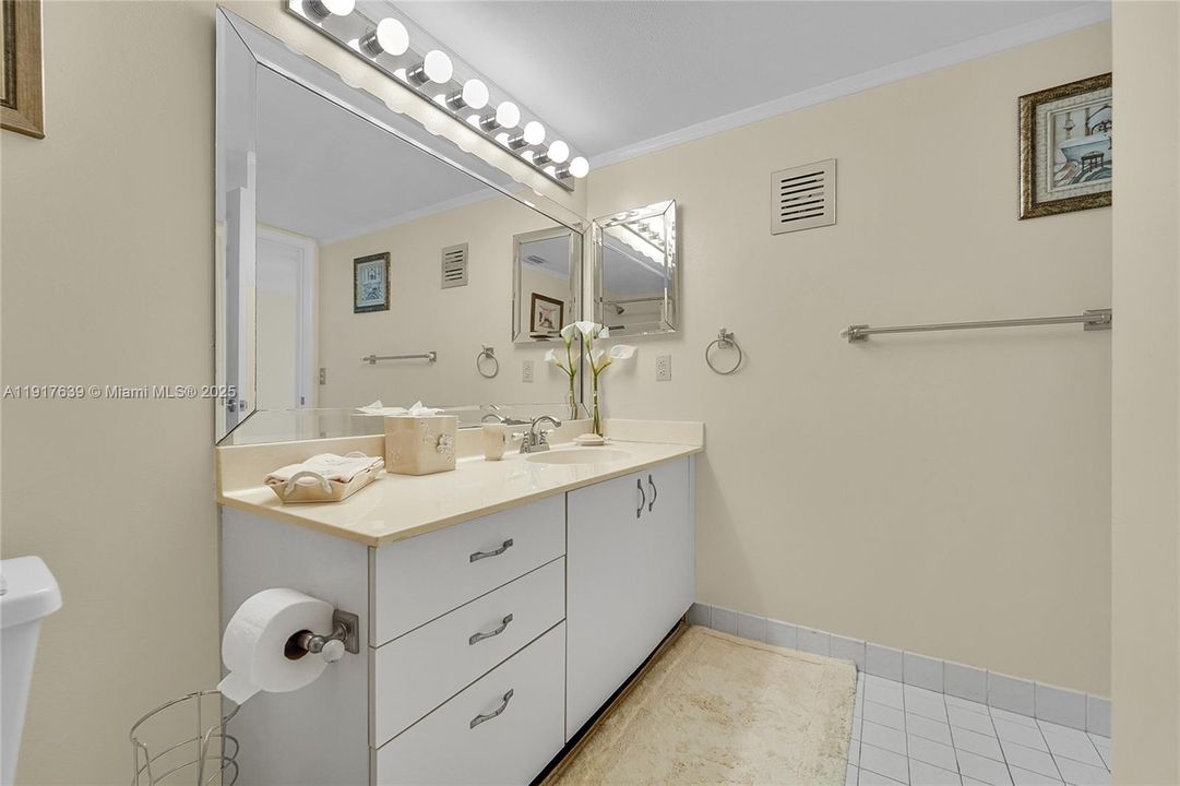 For Sale: $160,000 (2 beds, 2 baths, 1255 Square Feet)