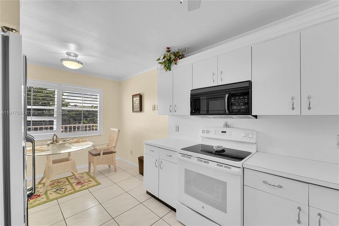 For Sale: $160,000 (2 beds, 2 baths, 1255 Square Feet)