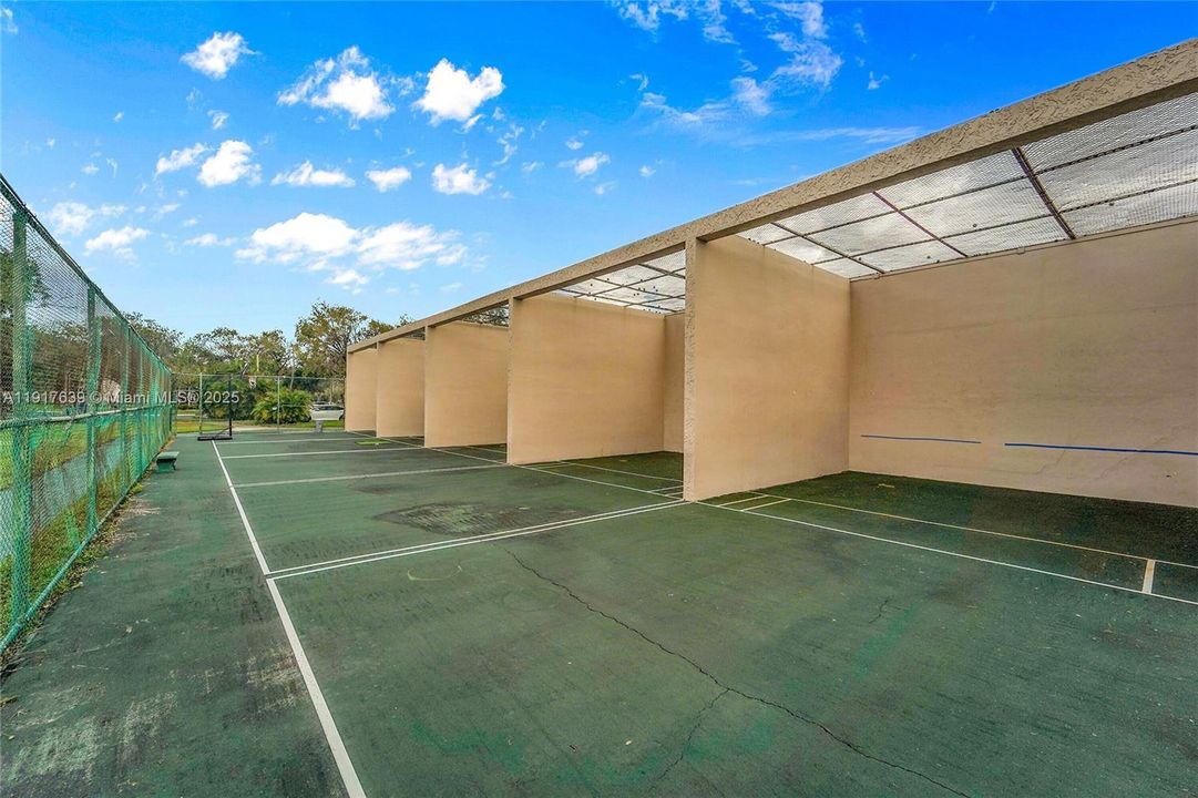 For Sale: $160,000 (2 beds, 2 baths, 1255 Square Feet)