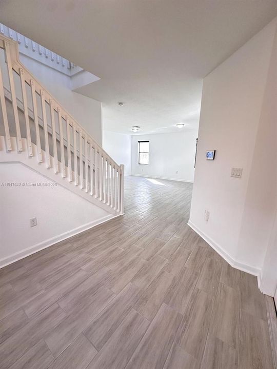 出租: $4,750 (3 贝兹, 2 浴室, 2385 平方英尺)