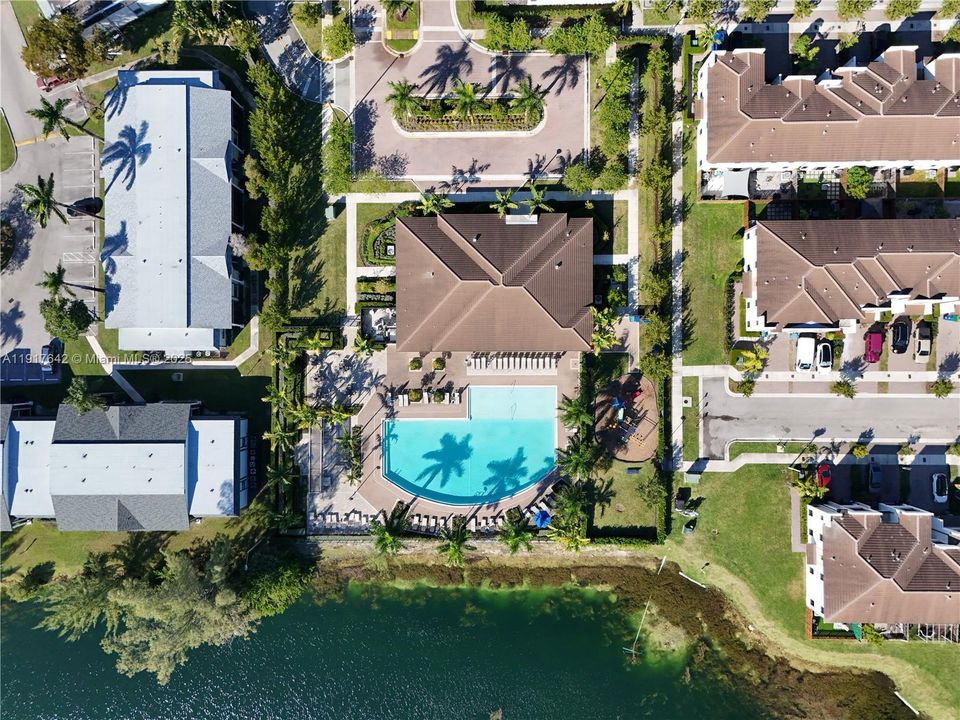 出租: $4,750 (3 贝兹, 2 浴室, 2385 平方英尺)