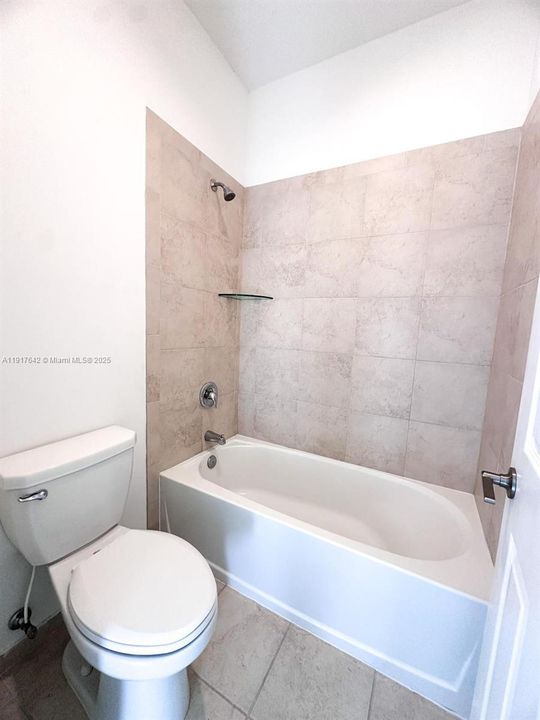 出租: $4,750 (3 贝兹, 2 浴室, 2385 平方英尺)