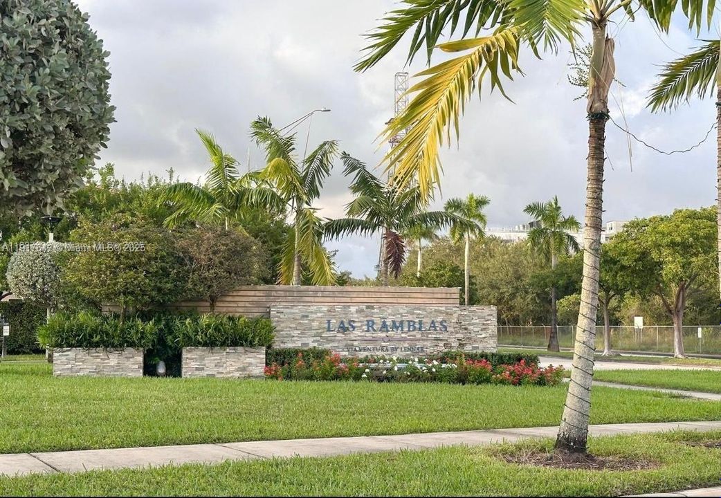 出租: $4,750 (3 贝兹, 2 浴室, 2385 平方英尺)