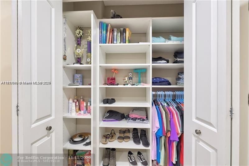 En Venta: $267,000 (3 camas, 2 baños, 1275 Pies cuadrados)