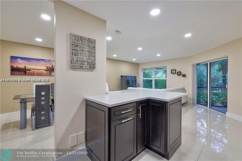 En Venta: $267,000 (3 camas, 2 baños, 1275 Pies cuadrados)