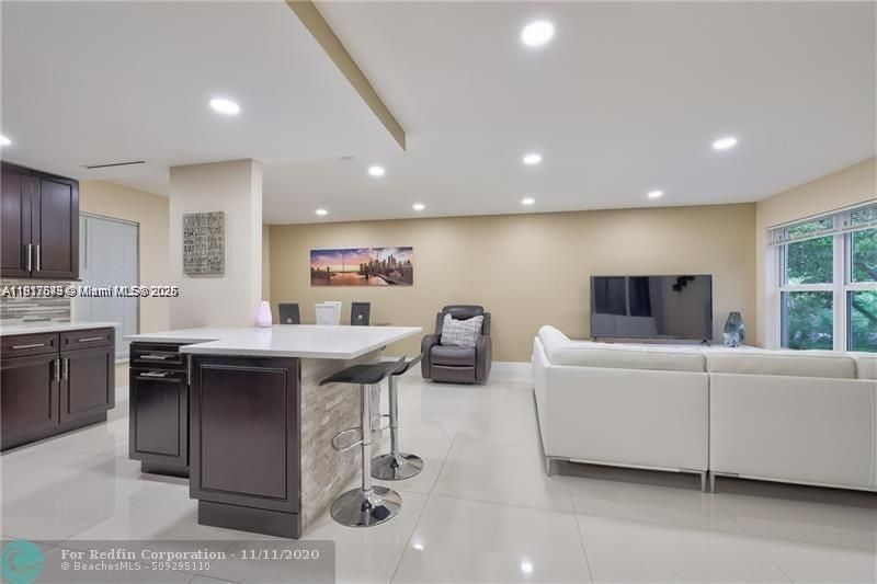 En Venta: $267,000 (3 camas, 2 baños, 1275 Pies cuadrados)