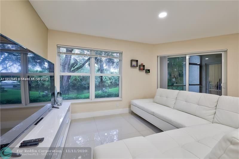 En Venta: $267,000 (3 camas, 2 baños, 1275 Pies cuadrados)