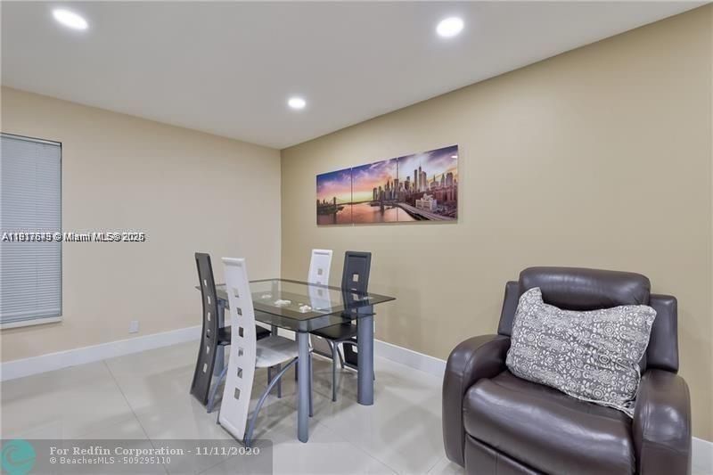 En Venta: $267,000 (3 camas, 2 baños, 1275 Pies cuadrados)