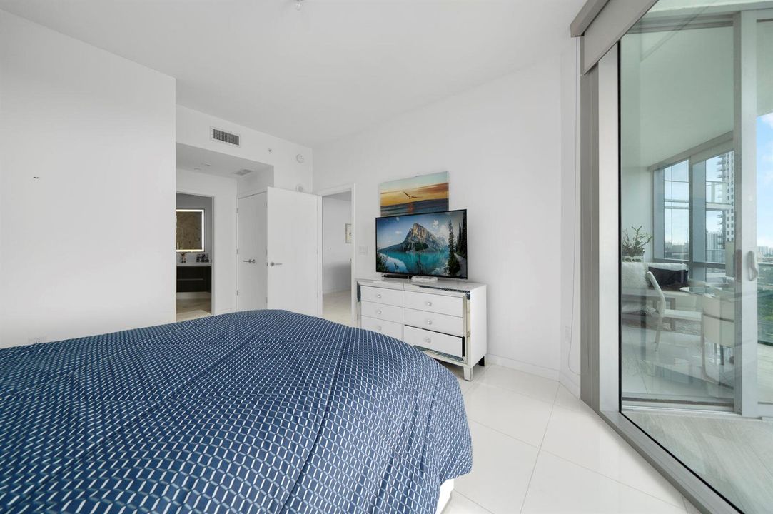 851 NE 1st Ave #2410_1oakstudios_18