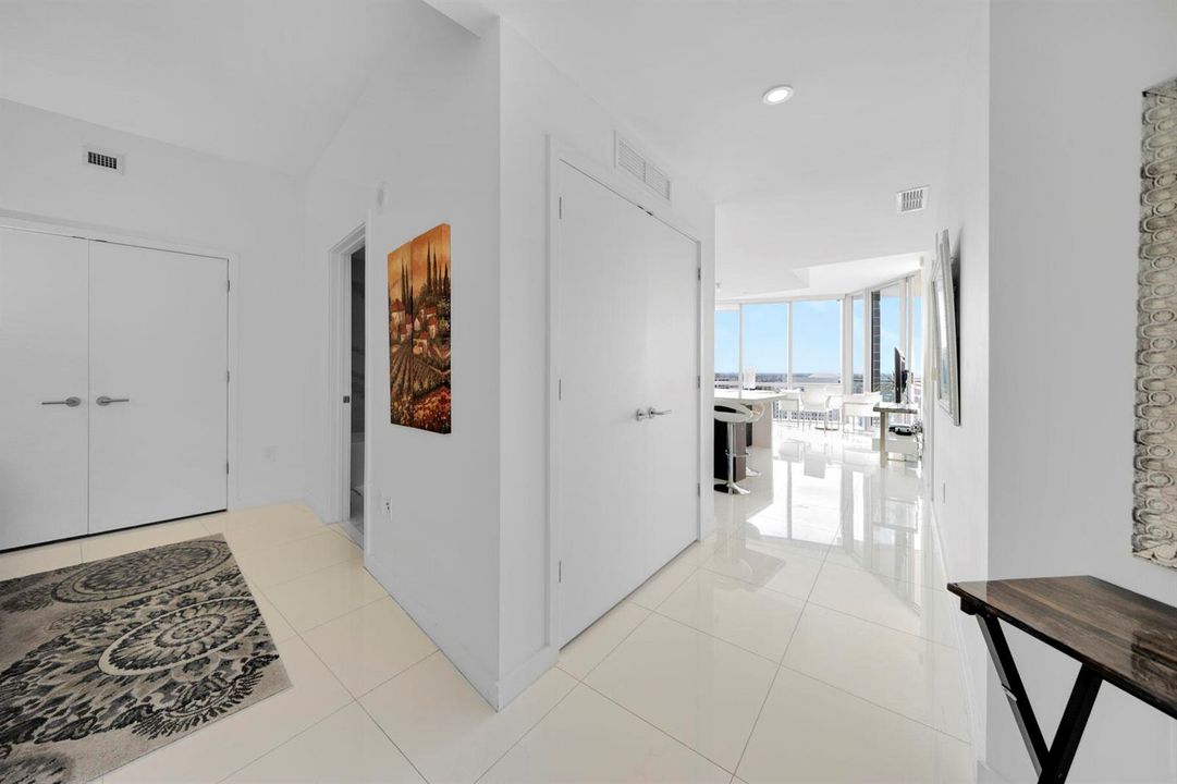 851 NE 1st Ave #2410_1oakstudios_04