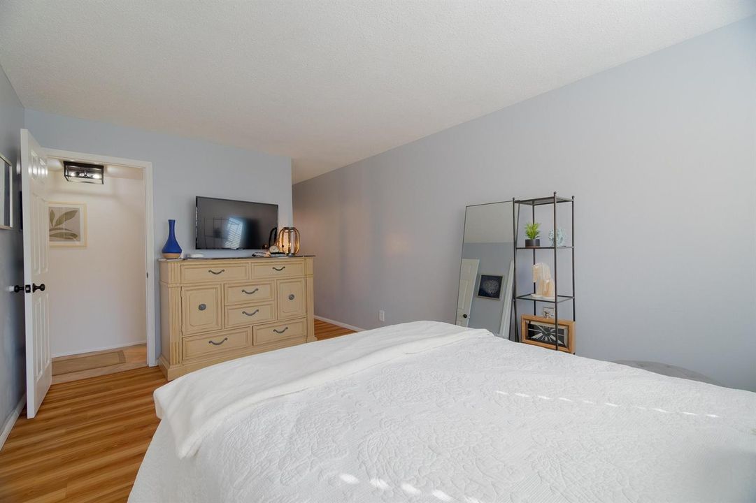 021_Bedroom