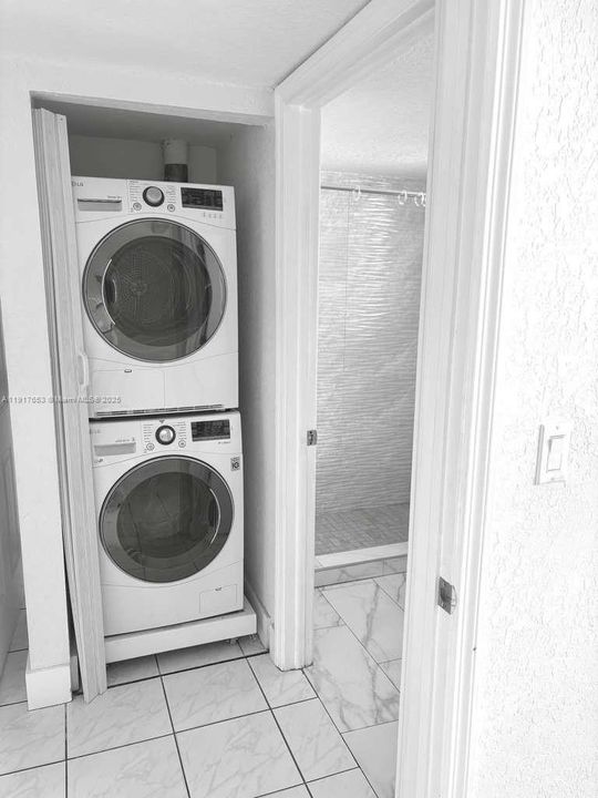 For Sale: $379,000 (2 beds, 2 baths, 970 Square Feet)