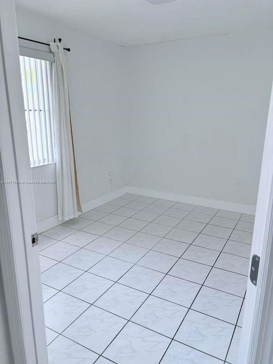 For Sale: $379,000 (2 beds, 2 baths, 970 Square Feet)