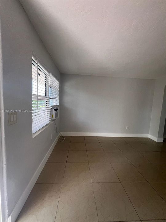 合同活跃: $1,475 (1 贝兹, 1 浴室, 11052 平方英尺)