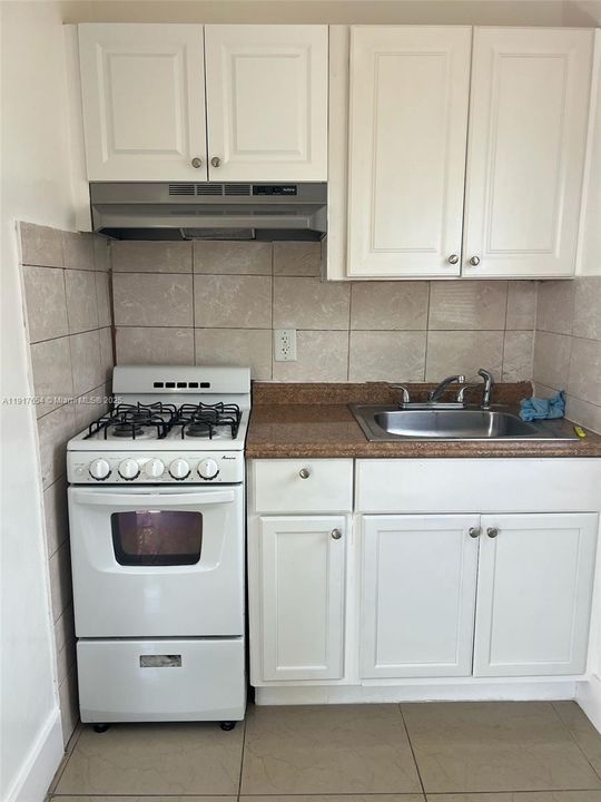 合同活跃: $1,475 (1 贝兹, 1 浴室, 11052 平方英尺)