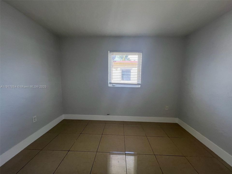 合同活跃: $1,475 (1 贝兹, 1 浴室, 11052 平方英尺)