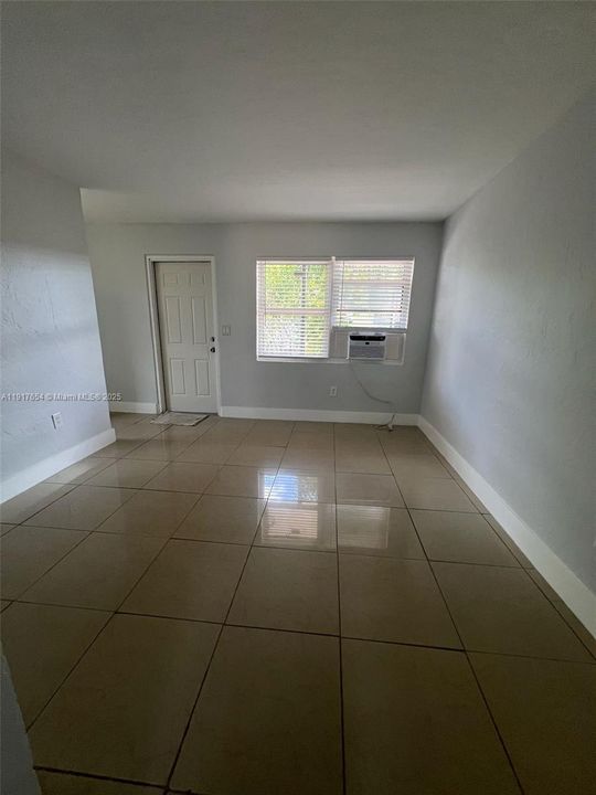 合同活跃: $1,475 (1 贝兹, 1 浴室, 11052 平方英尺)