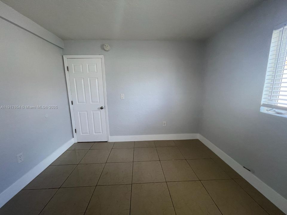 合同活跃: $1,475 (1 贝兹, 1 浴室, 11052 平方英尺)