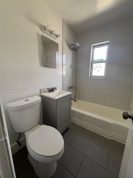 合同活跃: $1,475 (1 贝兹, 1 浴室, 11052 平方英尺)