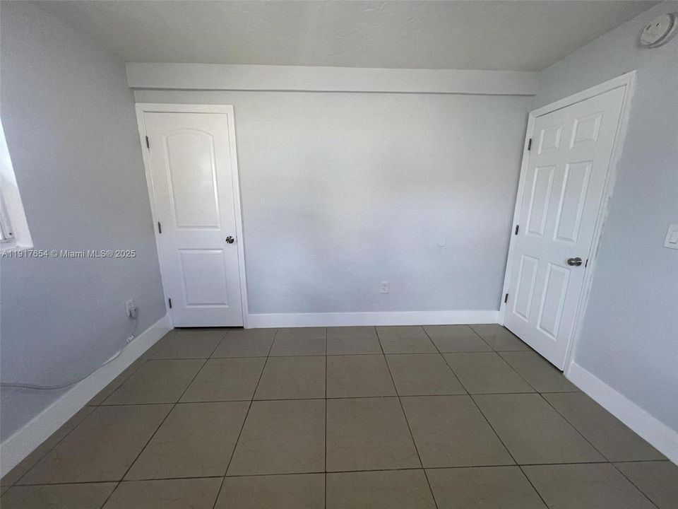 合同活跃: $1,475 (1 贝兹, 1 浴室, 11052 平方英尺)