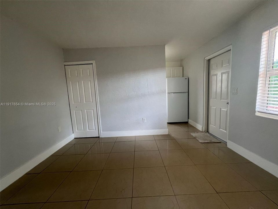 合同活跃: $1,475 (1 贝兹, 1 浴室, 11052 平方英尺)