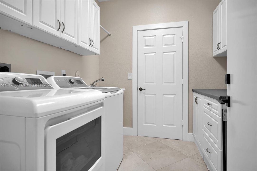 待售: $1,950,000 (4 贝兹, 4 浴室, 3502 平方英尺)