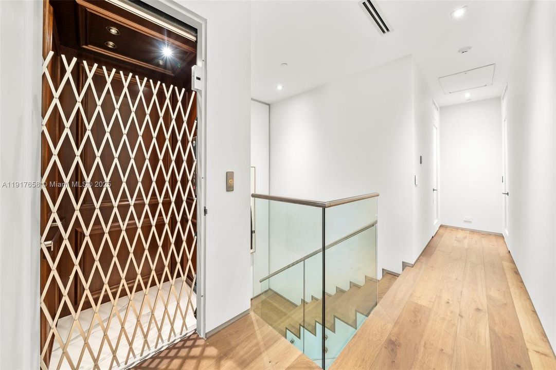 For Sale: $2,650,000 (3 beds, 4 baths, 3104 Square Feet)