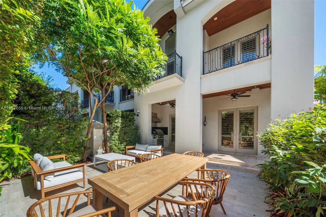 For Sale: $2,650,000 (3 beds, 4 baths, 3104 Square Feet)