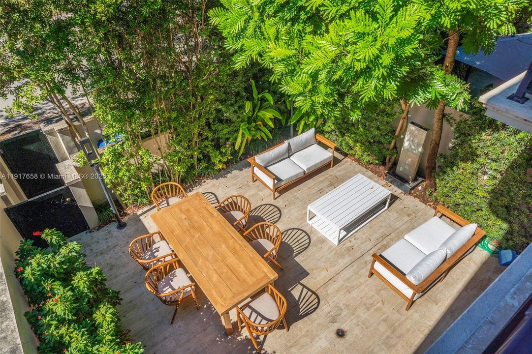 For Sale: $2,650,000 (3 beds, 4 baths, 3104 Square Feet)