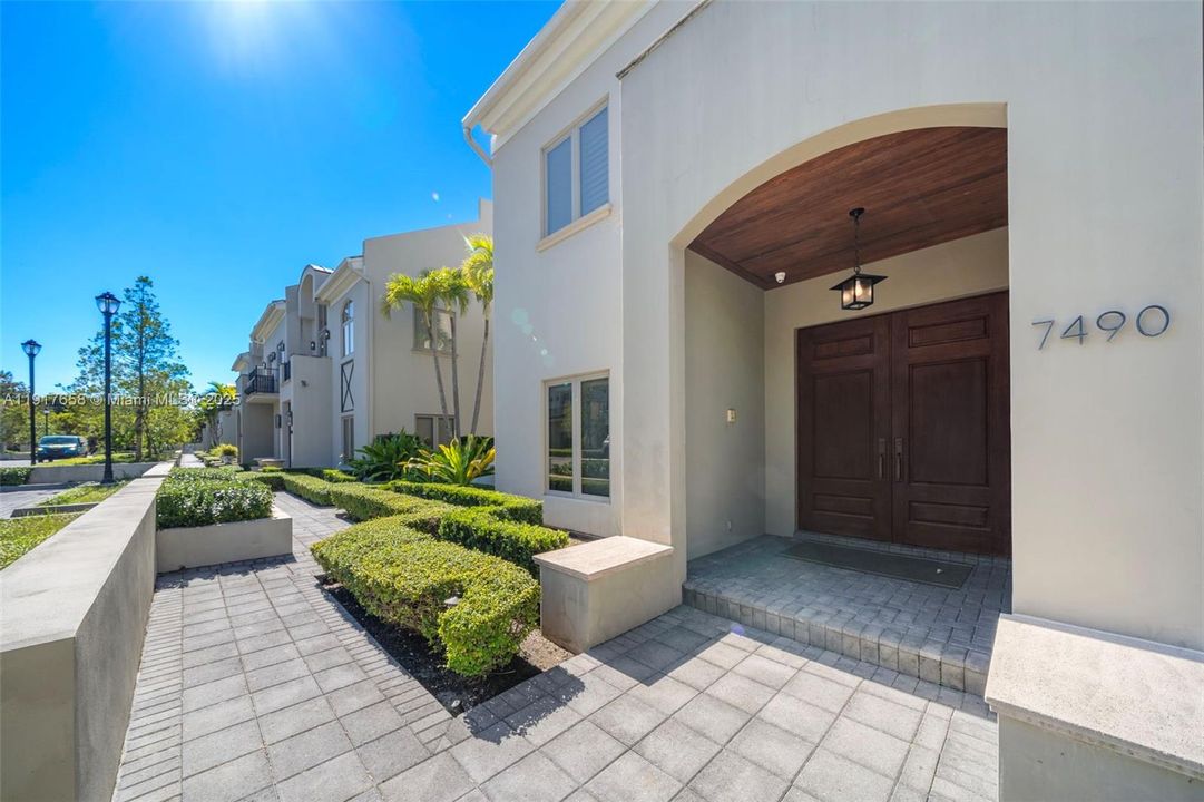 For Sale: $2,650,000 (3 beds, 4 baths, 3104 Square Feet)