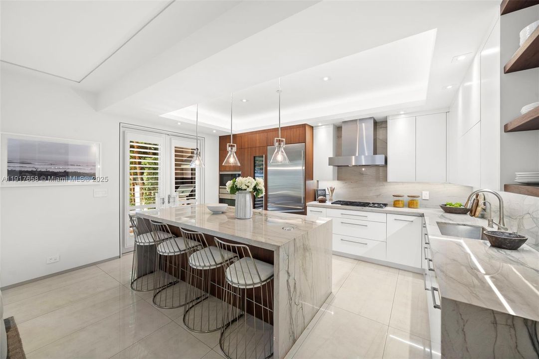 For Sale: $2,650,000 (3 beds, 4 baths, 3104 Square Feet)