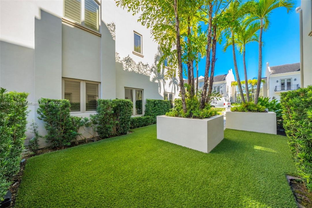 For Sale: $2,650,000 (3 beds, 4 baths, 3104 Square Feet)