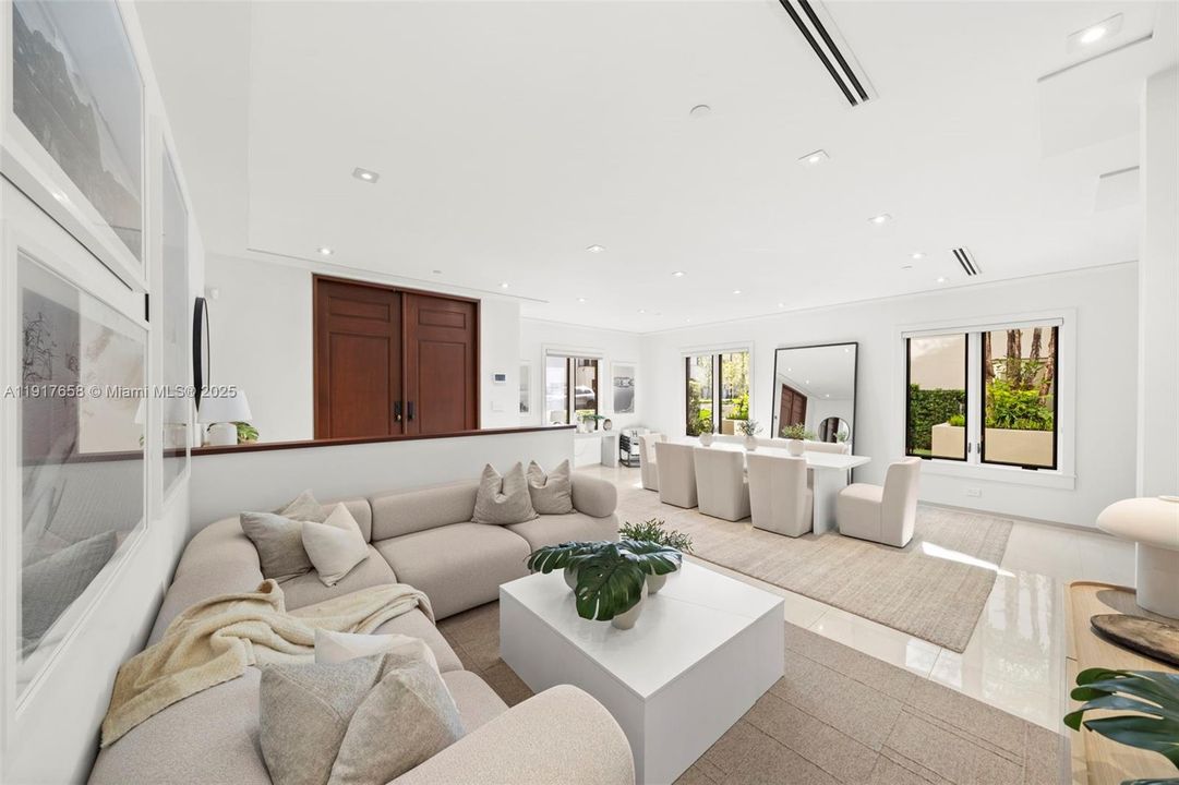 For Sale: $2,650,000 (3 beds, 4 baths, 3104 Square Feet)