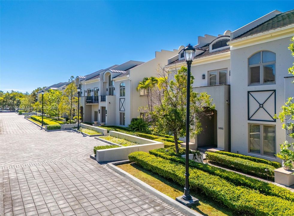 For Sale: $2,650,000 (3 beds, 4 baths, 3104 Square Feet)