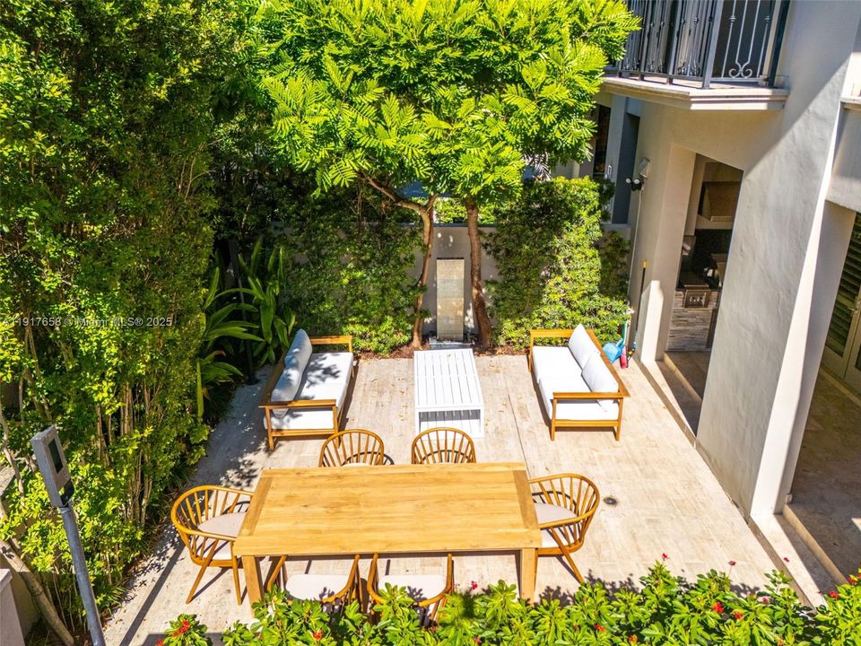 For Sale: $2,650,000 (3 beds, 4 baths, 3104 Square Feet)