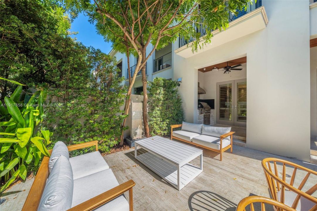 For Sale: $2,650,000 (3 beds, 4 baths, 3104 Square Feet)