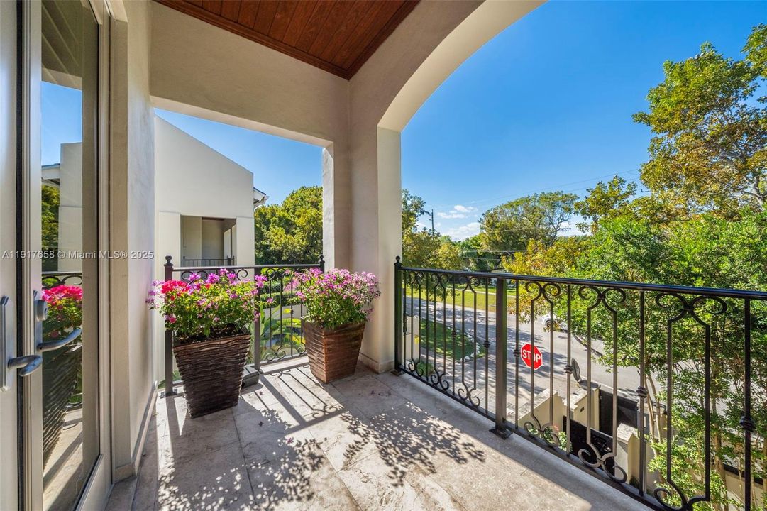 For Sale: $2,650,000 (3 beds, 4 baths, 3104 Square Feet)