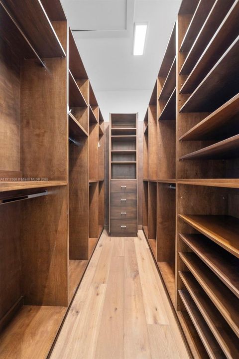 For Sale: $2,650,000 (3 beds, 4 baths, 3104 Square Feet)