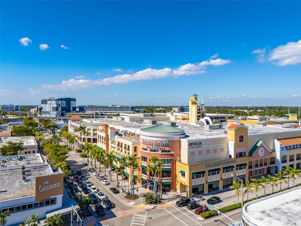 For Sale: $2,650,000 (3 beds, 4 baths, 3104 Square Feet)