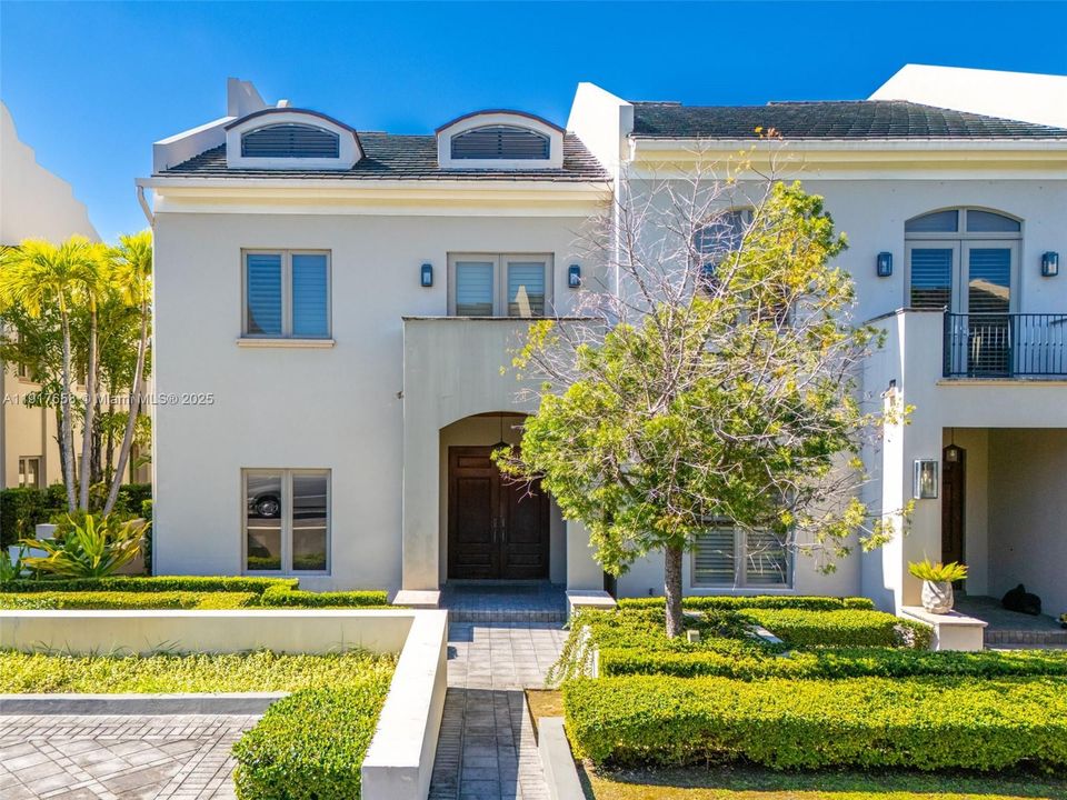 For Sale: $2,650,000 (3 beds, 4 baths, 3104 Square Feet)