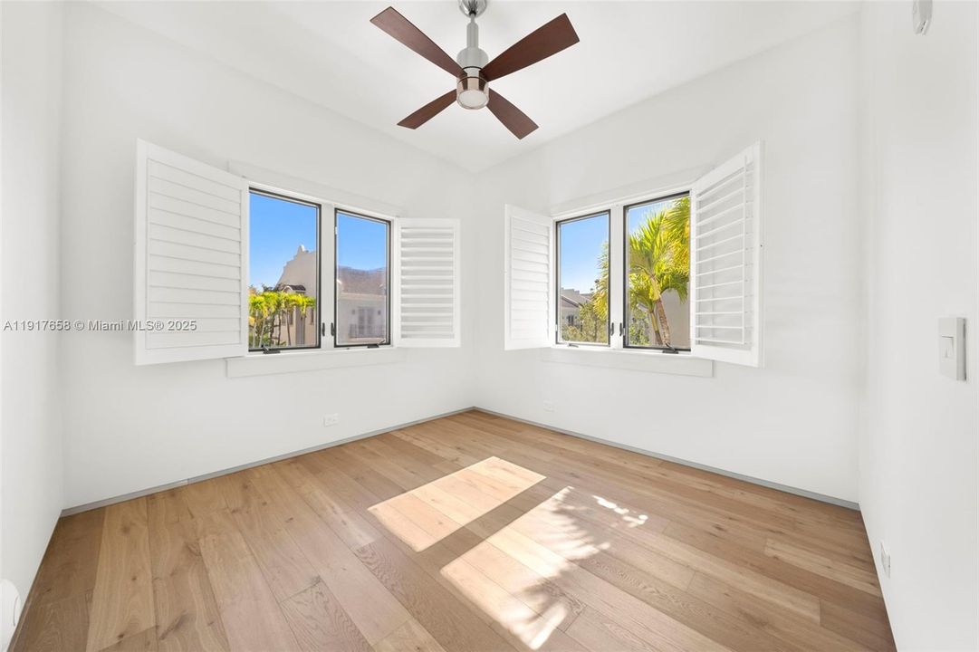 For Sale: $2,650,000 (3 beds, 4 baths, 3104 Square Feet)