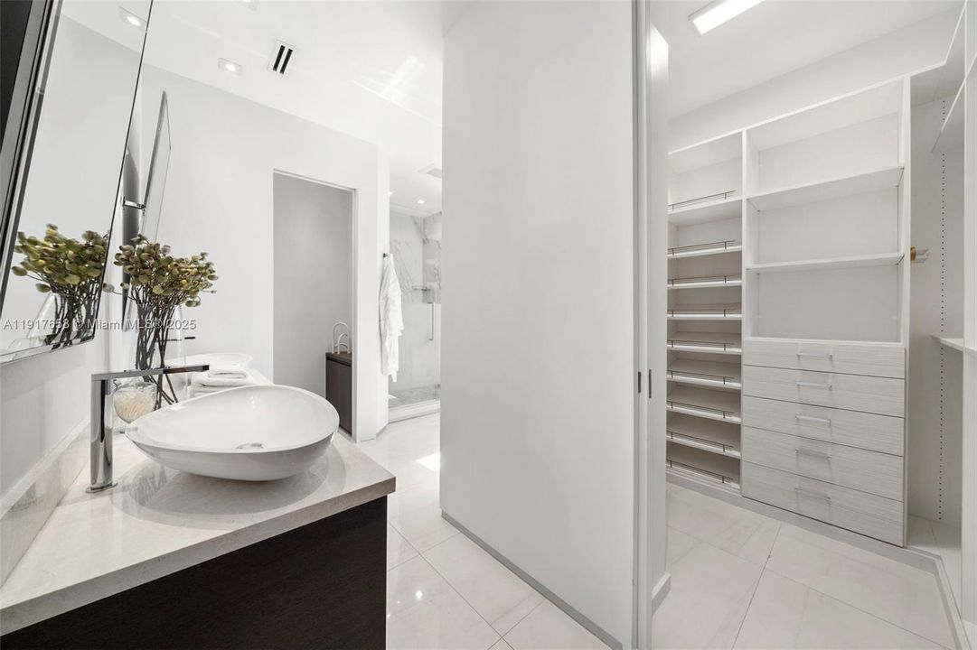 For Sale: $2,650,000 (3 beds, 4 baths, 3104 Square Feet)