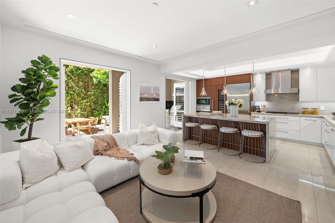 For Sale: $2,650,000 (3 beds, 4 baths, 3104 Square Feet)