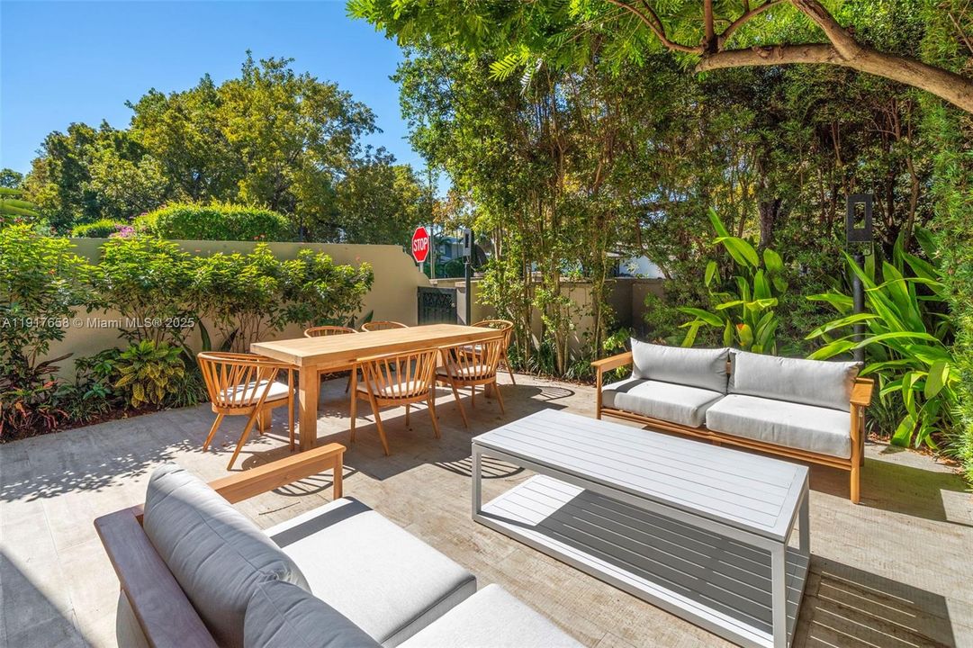 For Sale: $2,650,000 (3 beds, 4 baths, 3104 Square Feet)