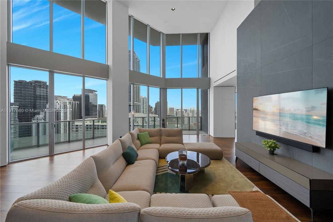 В аренду: $69,000 (6 спален, 6 ванн, 6521 Квадратных фут)