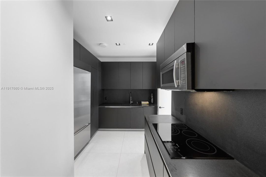 В аренду: $69,000 (6 спален, 6 ванн, 6521 Квадратных фут)